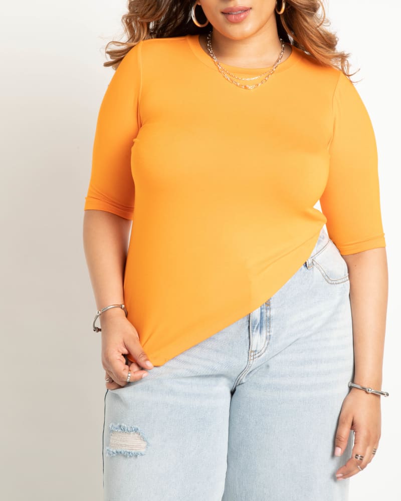 Front of a model wearing a size 14|16 Asymmetrical Hem Elbow Sleeve Tee in Autumn Glory by ELOQUII. | dia_product_style_image_id:294232